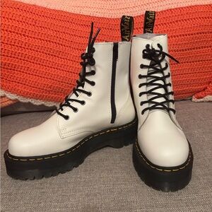 Dr. Martens White Platform Boots – Jadon Style – EU 43 / Womens US 10–11